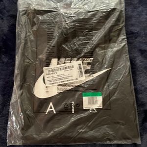 NIKE AIR XL BLACK TEE NWT